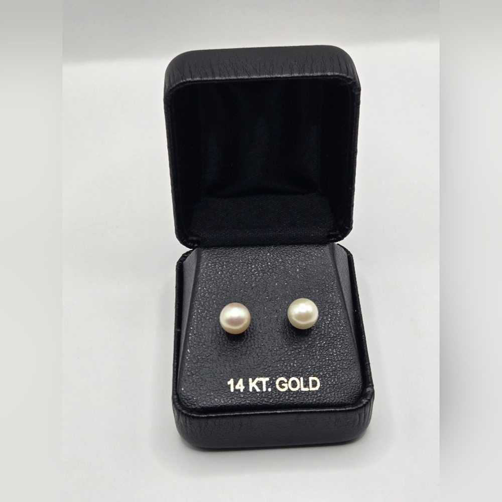 Elegant Pearl Stud Earrings in 14K Gold